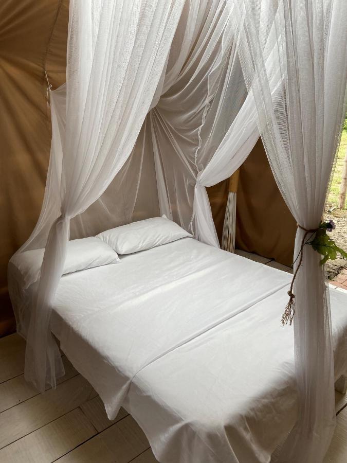 Qji Glamping biohotel Villavieja Bagian luar foto